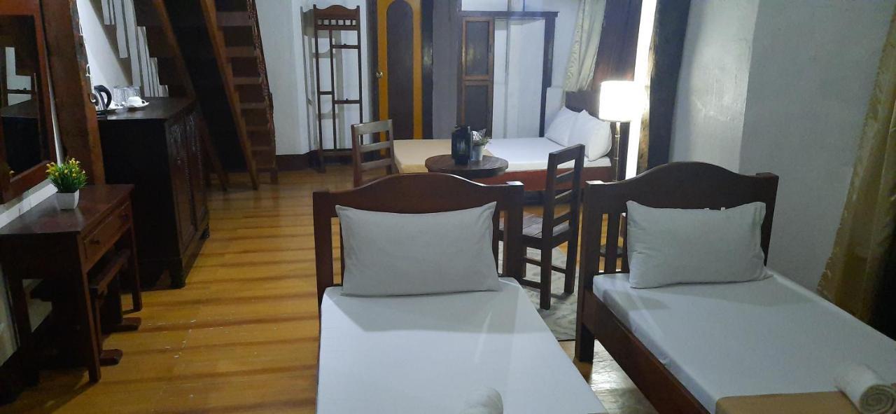 Escolta's Homey Lodge Vigan Exterior foto